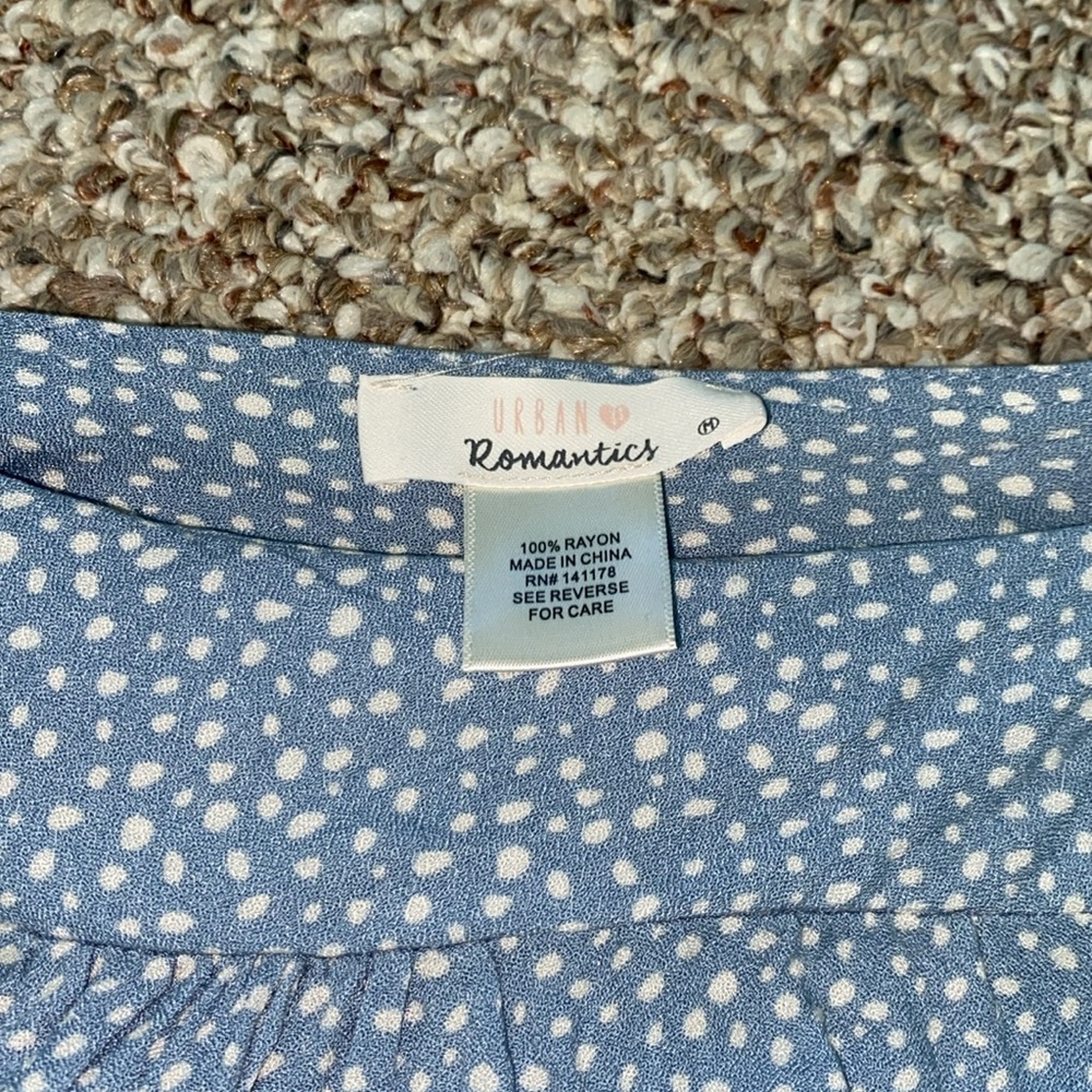 Cute blouse - Picture 3 of 4